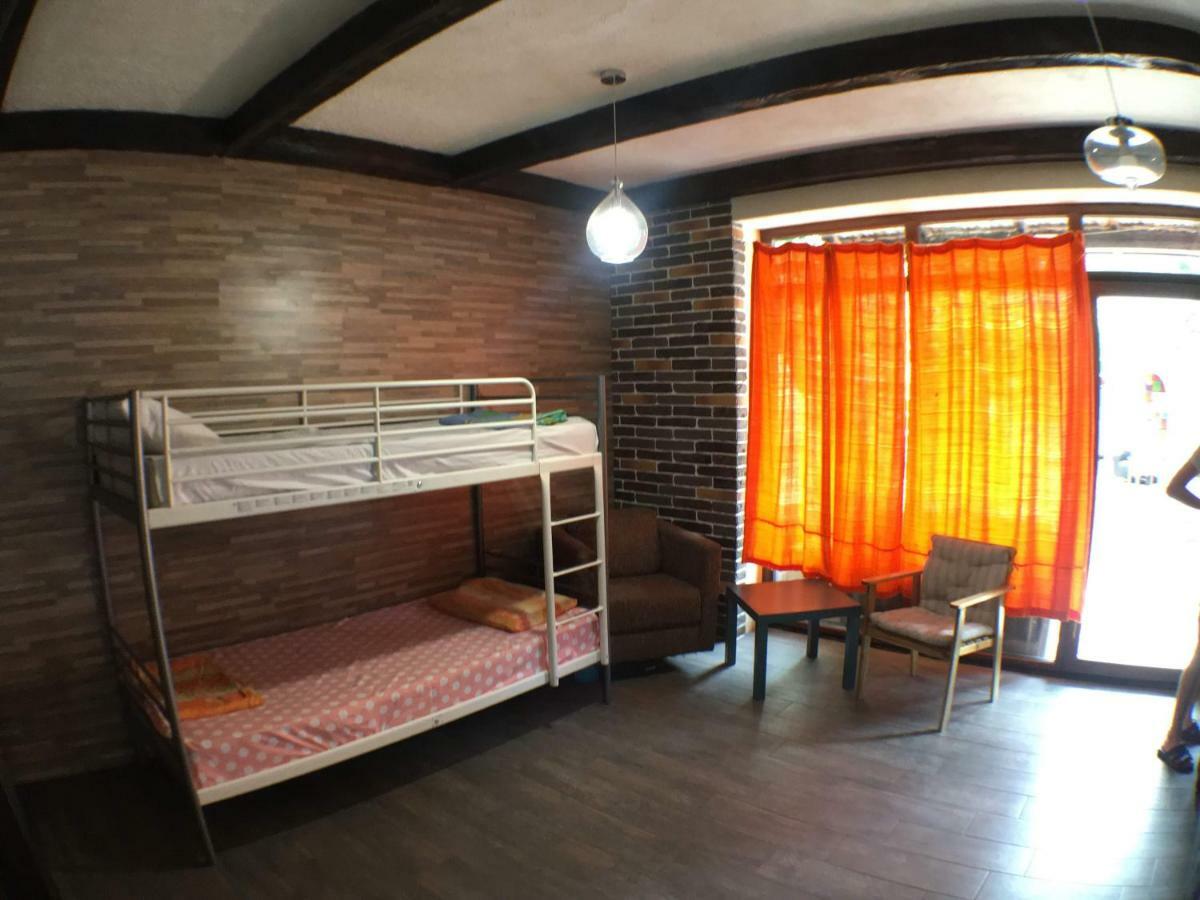 Funky Mamaliga Hostel Chisinau Bagian luar foto